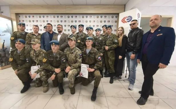 От НВП до трудоустройства: Валерий Бурмистров вручил сертификаты студентам РКЭ и позвал их в команду УЖК