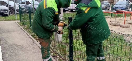 Готово! Забор на детской площадке отремонтирован