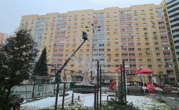 Продолжаются работы по благоустройству дворовой территории дома 2 на Солотчинском шоссе