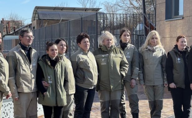 Служба озеленения вышла на работу! Встречаем весну с комфортом.