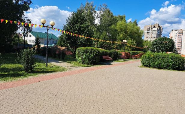 Мы начали косить траву в парке имени Скобелева. Скоро здесь появится ЖК "Полярная звезда"