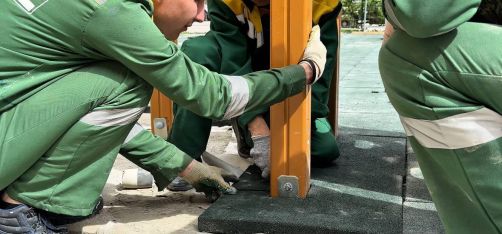 Детская площадка в доме 2 на Солотчинском шоссе обновляется