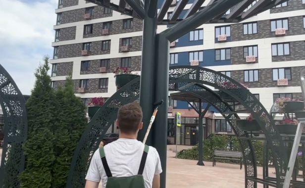 Безопасность + эстетика: двор ЖК «Дискавери» обновляют по графику