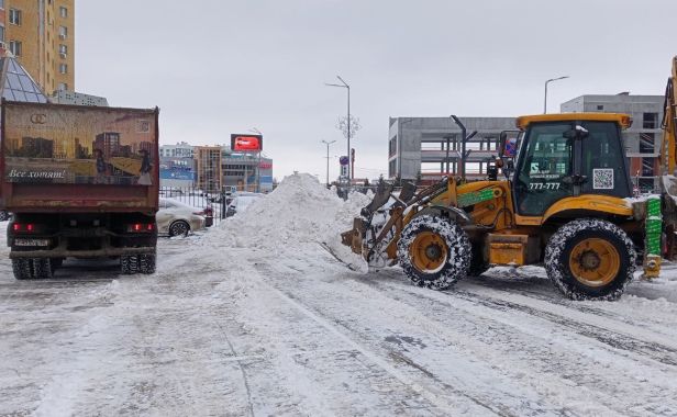 Мощная техника убирает снежные заносы на Солотчинском шоссе, 2