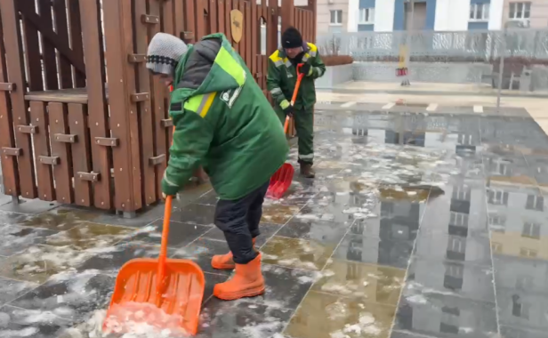 Сотрудники УЖК «Зелёный сад - мой дом» вступили в бой с последствиями потепления в ЖК «Еврокласс»
