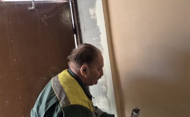 Специалисты, обслуживающие дом по адресу Первомайский проспект , д. 76к1 сообщают, что к обновлению подъездов приступили. 