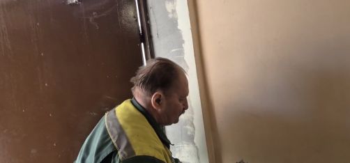 Специалисты, обслуживающие дом по адресу Первомайский проспект , д. 76к1 сообщают, что к обновлению подъездов приступили. 