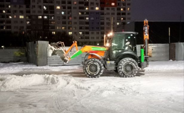 Уборку снега на ЖК «Айтауэр» инженер Дмитрий Родионов проиллюстрировал художественными фотографиями