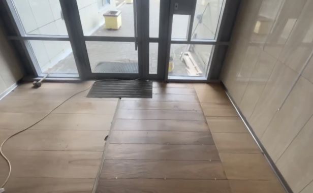  В подъезде дома ЖК «Гранд Комфорт» на Васильевской стало уютнее.