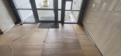  В подъезде дома ЖК «Гранд Комфорт» на Васильевской стало уютнее.