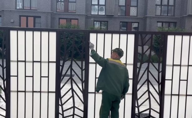 Пожарные ворота в «Прайд Парке» обновили