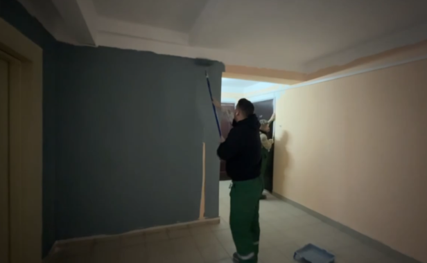 Проводится плановый ремонт подъездов по адресу Новосёлов, 21в